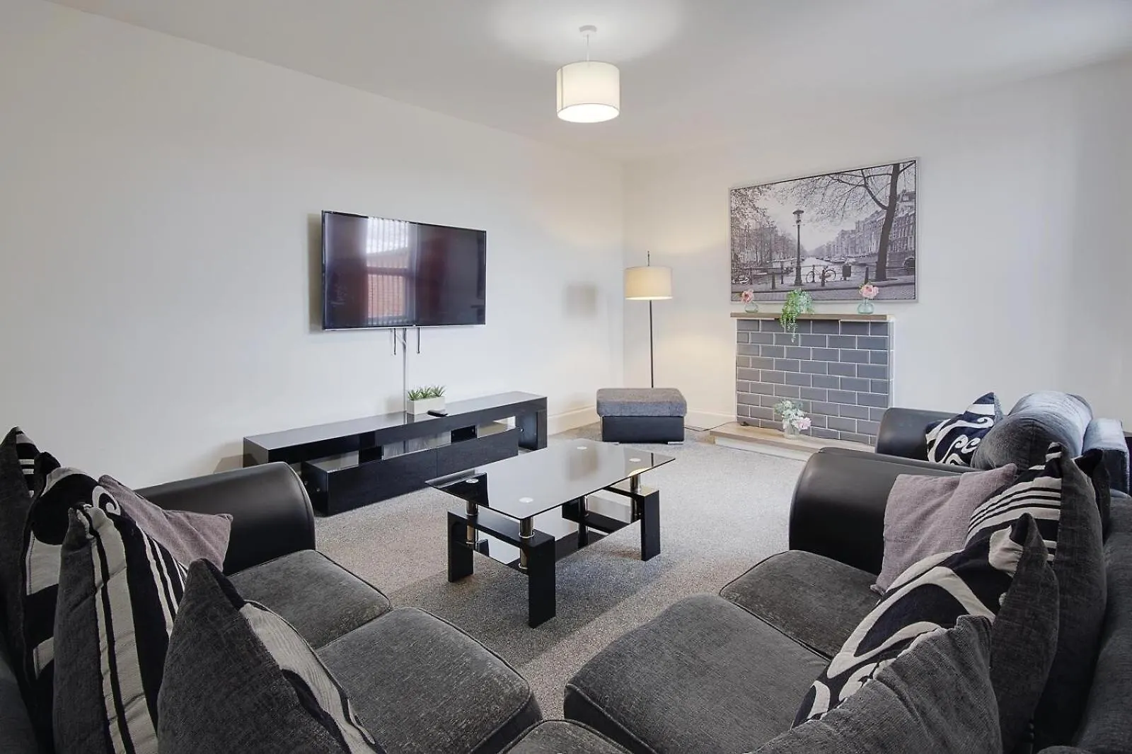 Wimbourne Road Apartment 3 contacts